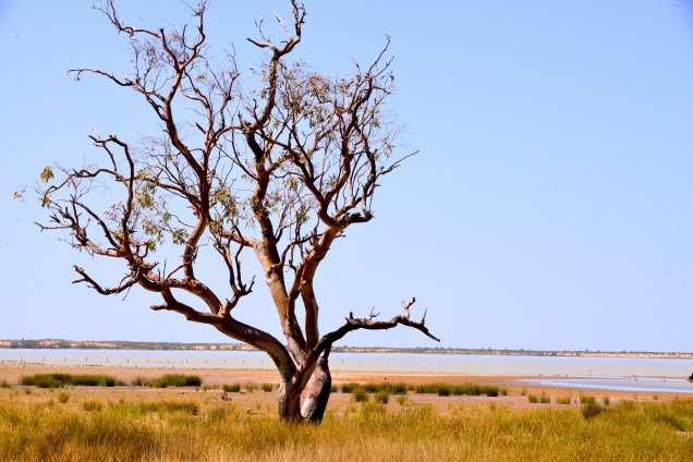 An Ancient Land – An Ancient People (Peery Lake, Outback Australia)